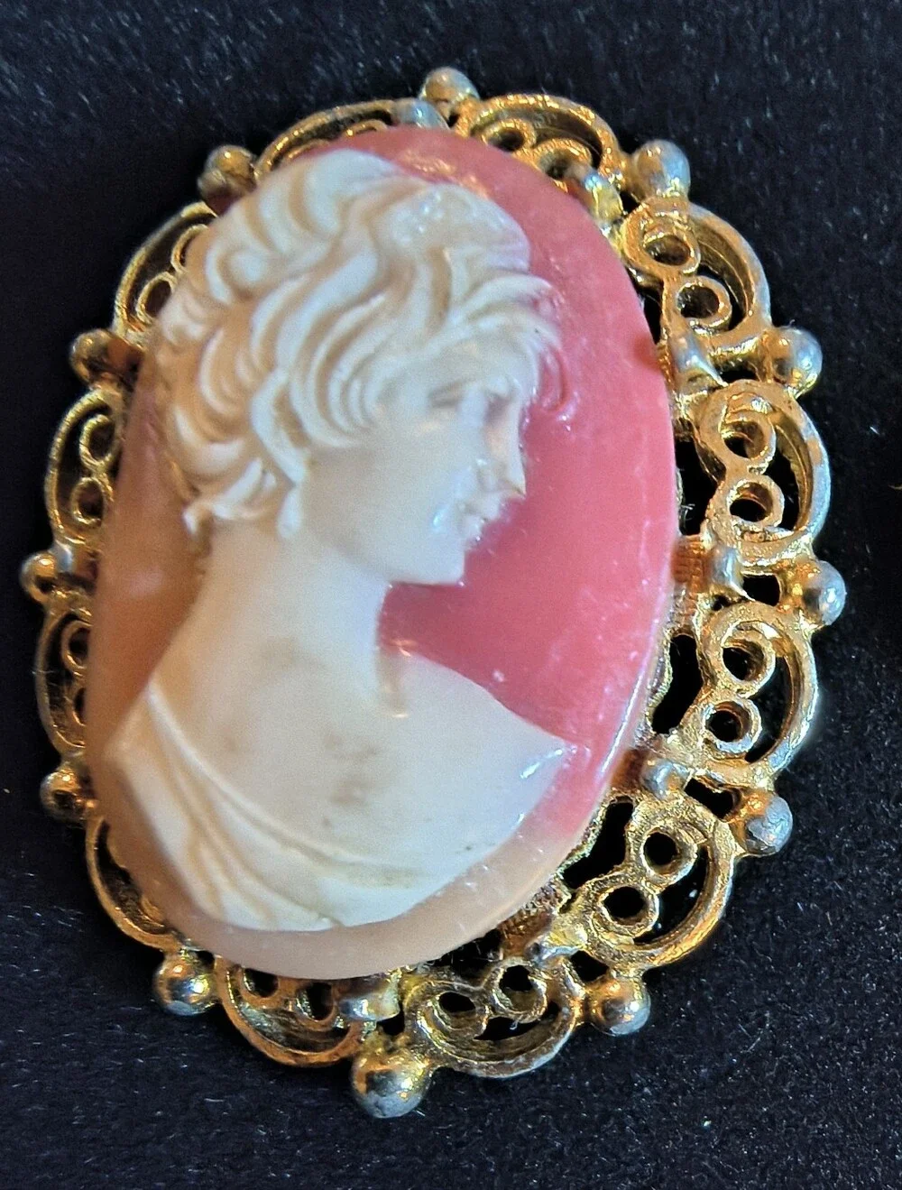 Vintage Pink Cameo Brooch Gold Tone Filigree Victorian Style Estate Jewelry